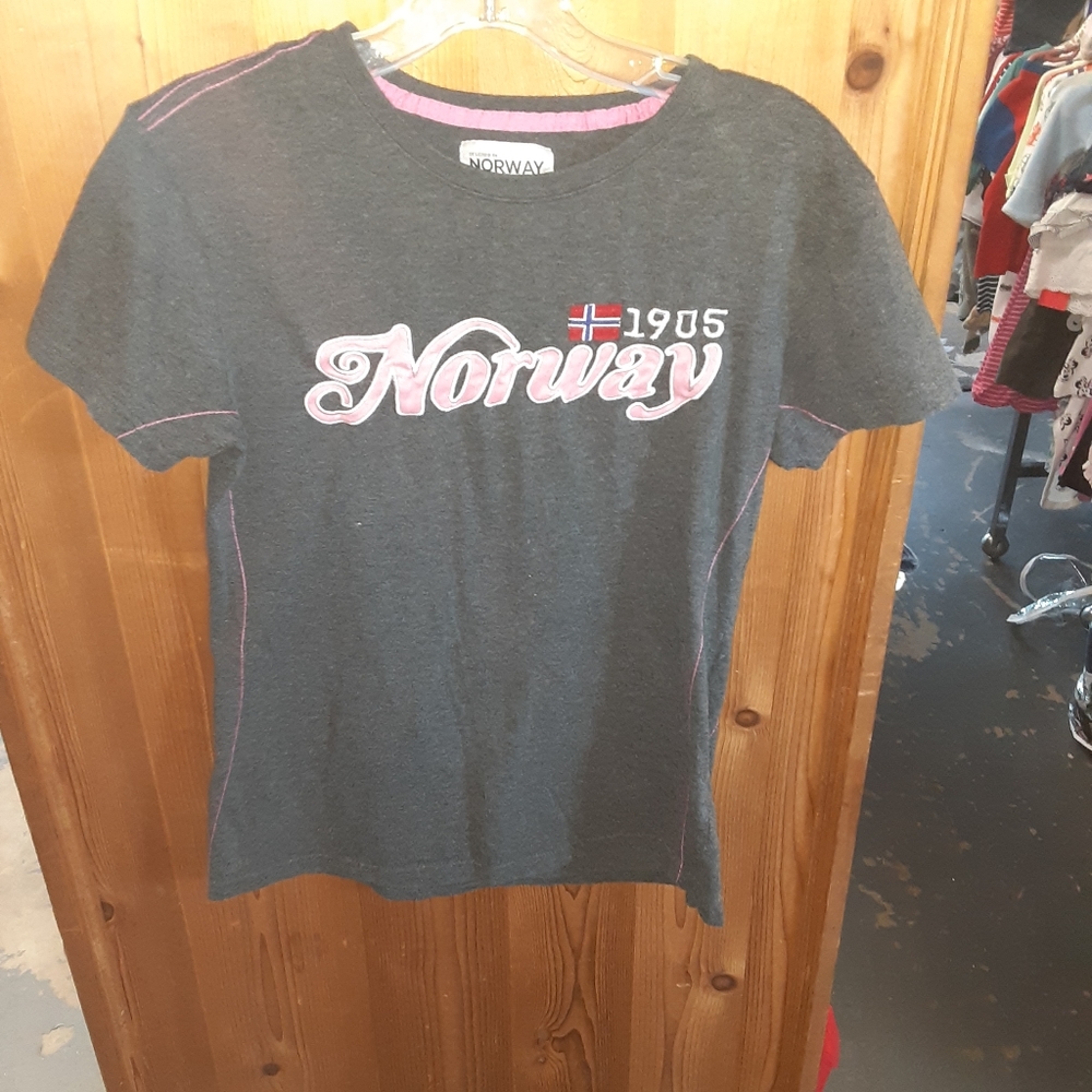 A gray and pink Norwegian shirt